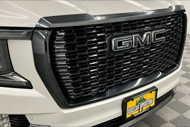 Used 2023 White Frost Tricoat GMC Denali Ultimate image 35