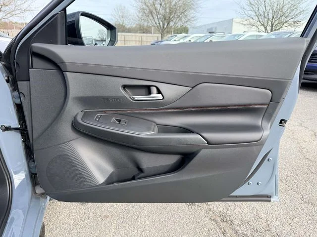 New 2026 Atlantic Gray Metallic / Super Black Two-tone Nissan SR image 8