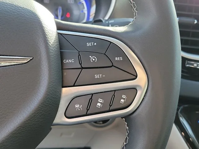 Used 2023 Granite Crystal M Chrysler Touring L image 25