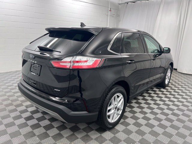 Used 2024 Agate Black Metallic Ford SEL image 5