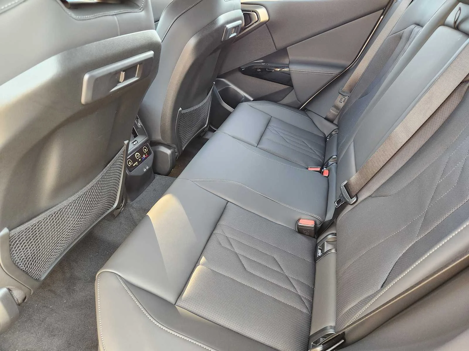 New 2026 Dune Grey Metallic BMW 30 xDrive image 7