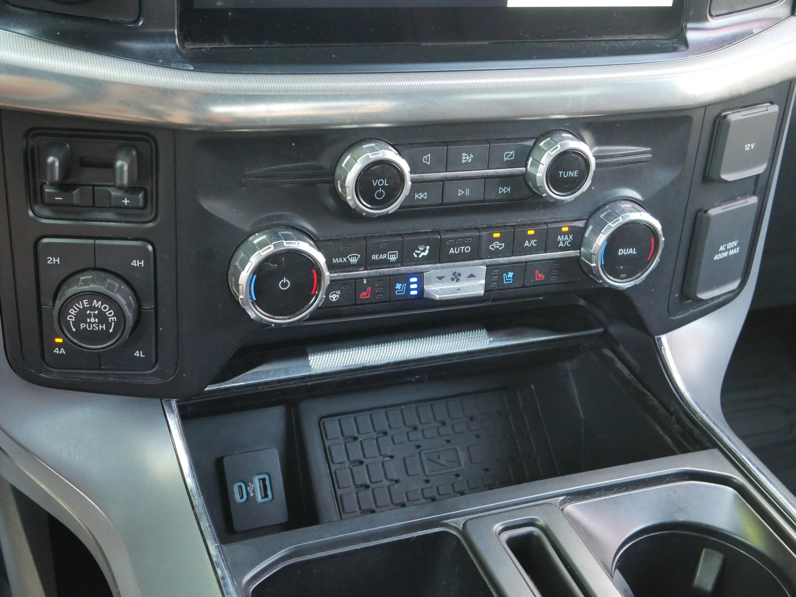 Certified Used 2024 Blue Metallic Ford LARIAT image 17