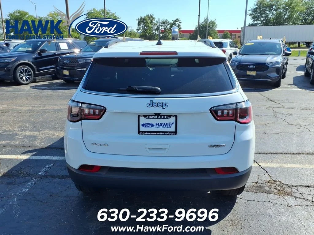 Used 2024 White Jeep Latitude image 6