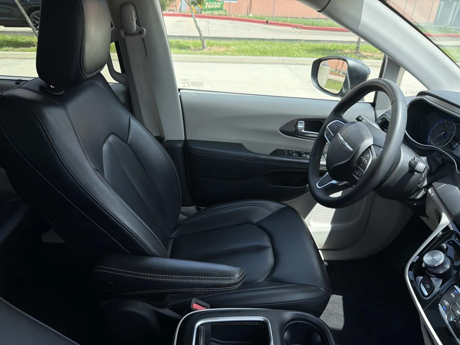 Used 2023 Gray Chrysler Touring L FWD image 10