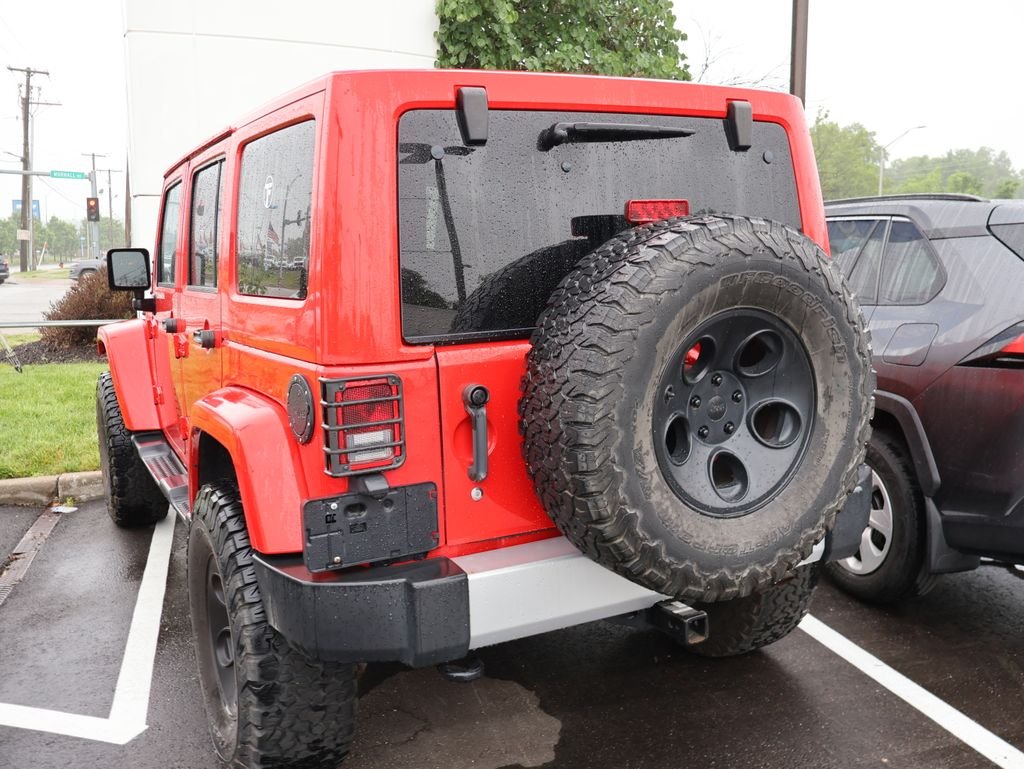 Used 2015 Red Jeep Unlimited Sahara image 5
