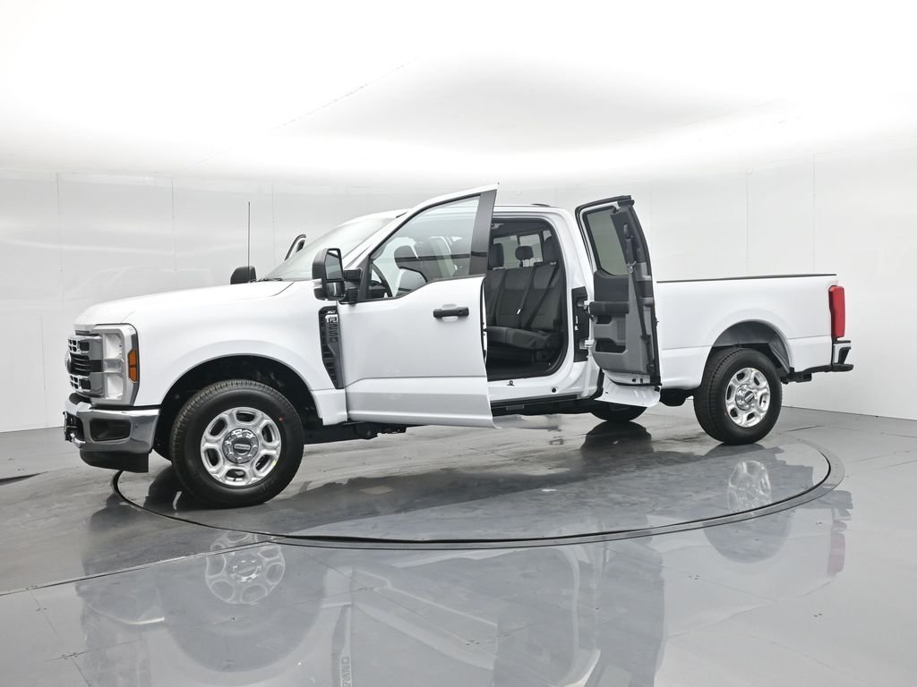 New 2026 Oxford White Ford XLT image 5