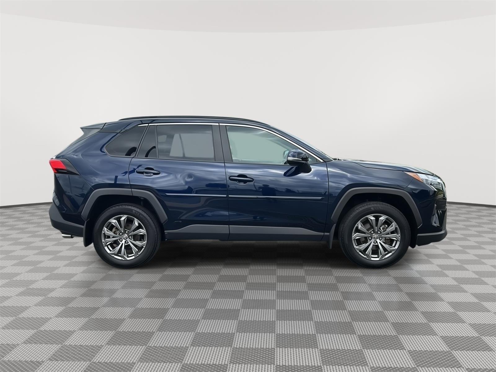 Used 2022 Toyota RAV4 XLE Premium with VIN 2T3B6RFV1NW032683 for sale in Kansas City