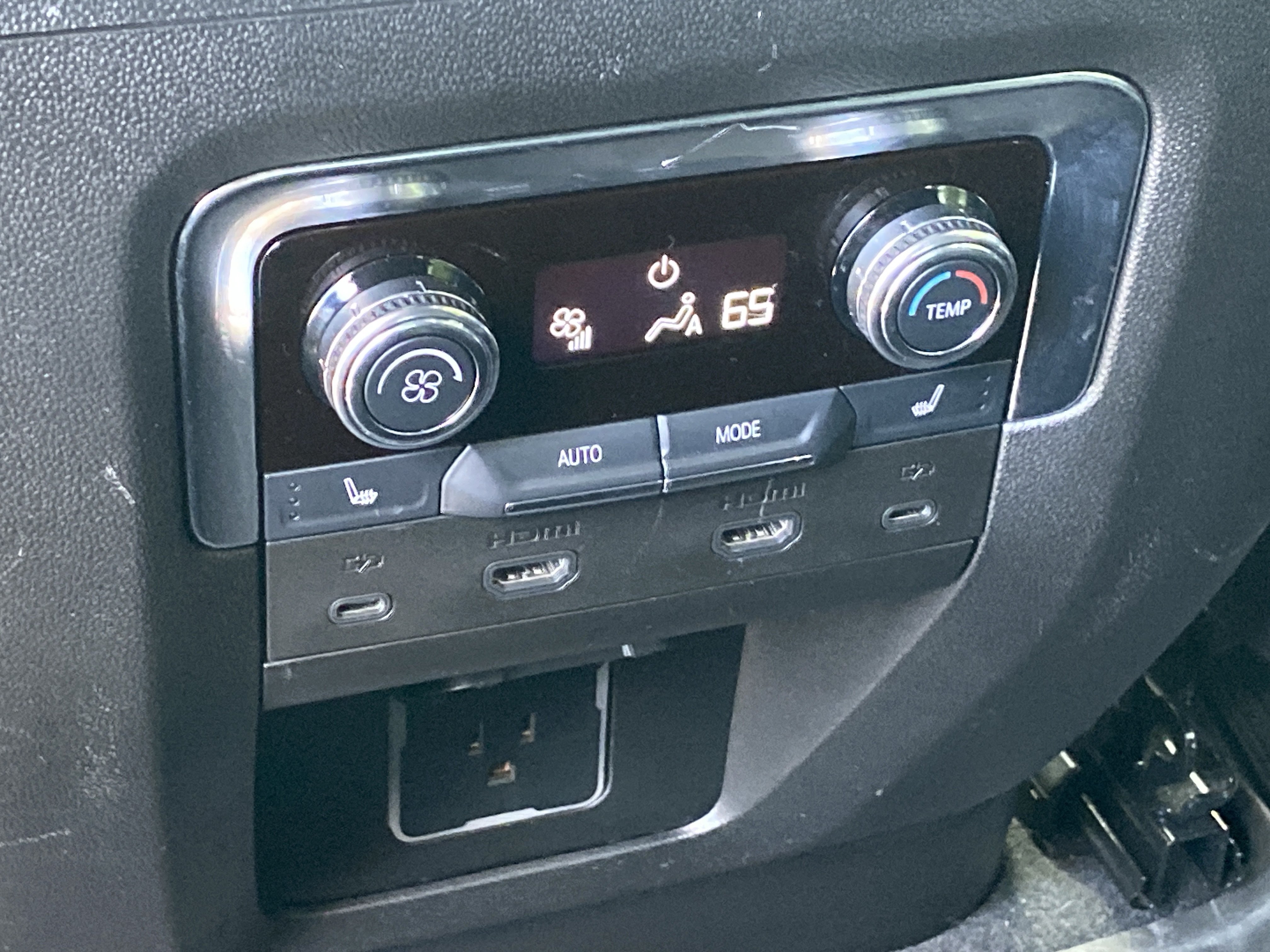 Used 2025 White Frost Tricoat GMC Denali image 17