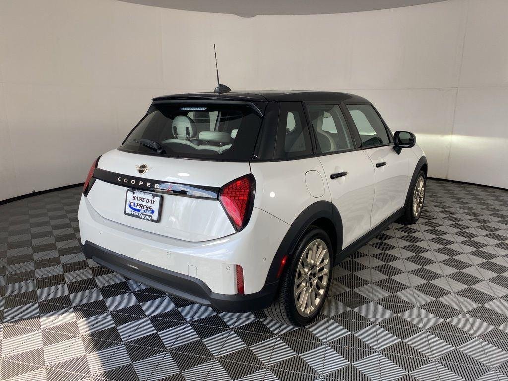 Used 2025 White Metallic MINI Signature Plus image 5