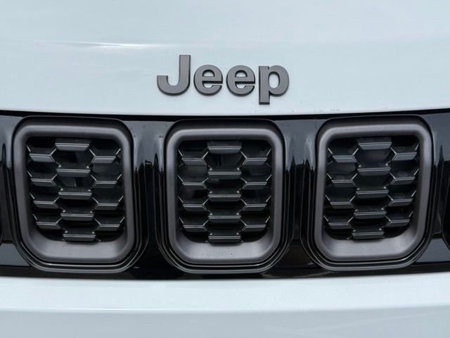 New 2026 Bright White Clearcoat Jeep Latitude image 3