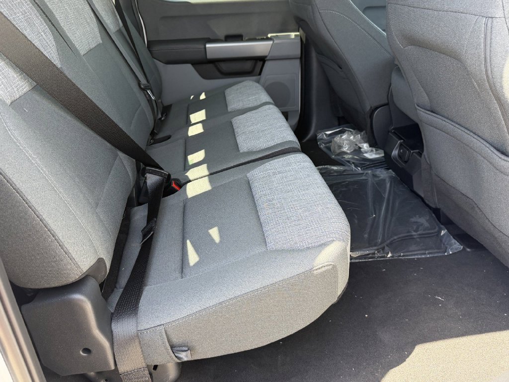 New 2026 Oxford White Ford F-250® XLT image 14