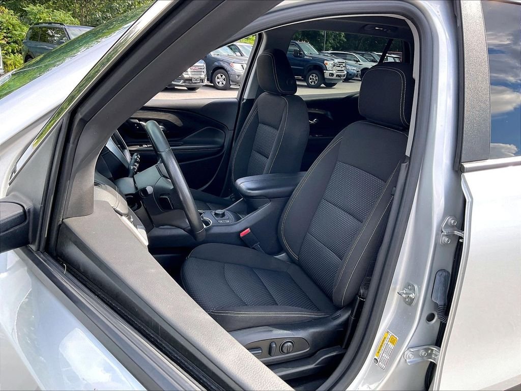 Used 2022 Quicksilver Metallic GMC SLE image 9