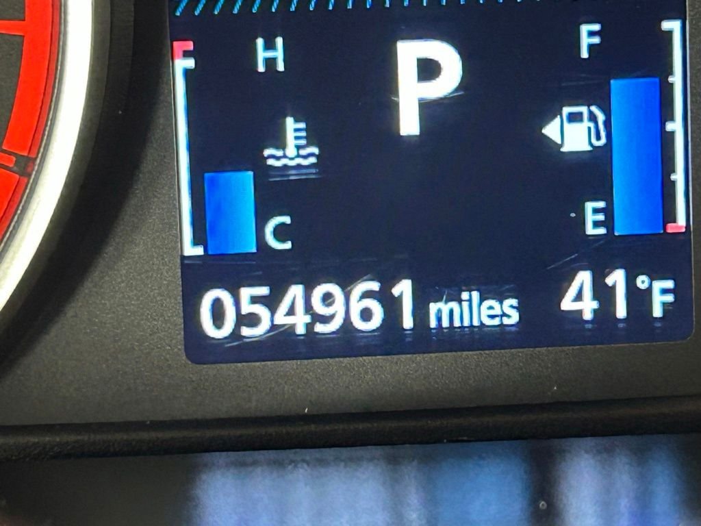 Used 2024 Silver Mitsubishi SE image 5