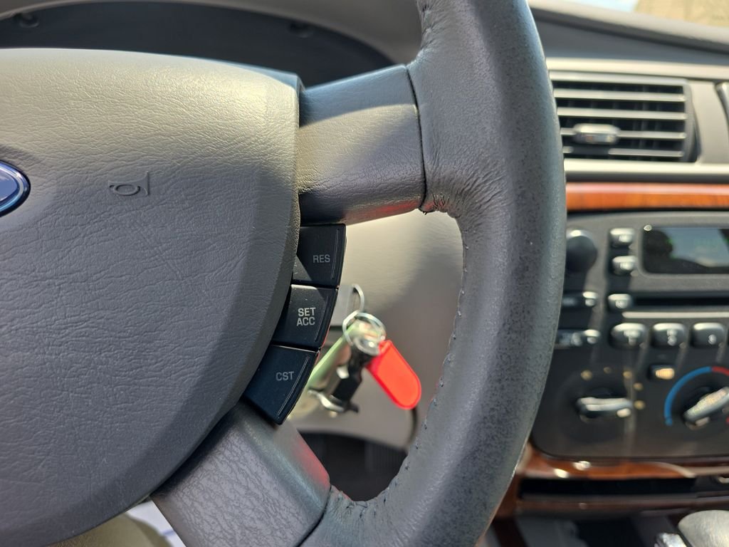 Used 2007 Silver Frost Clearcoat Metallic Ford SEL image 21