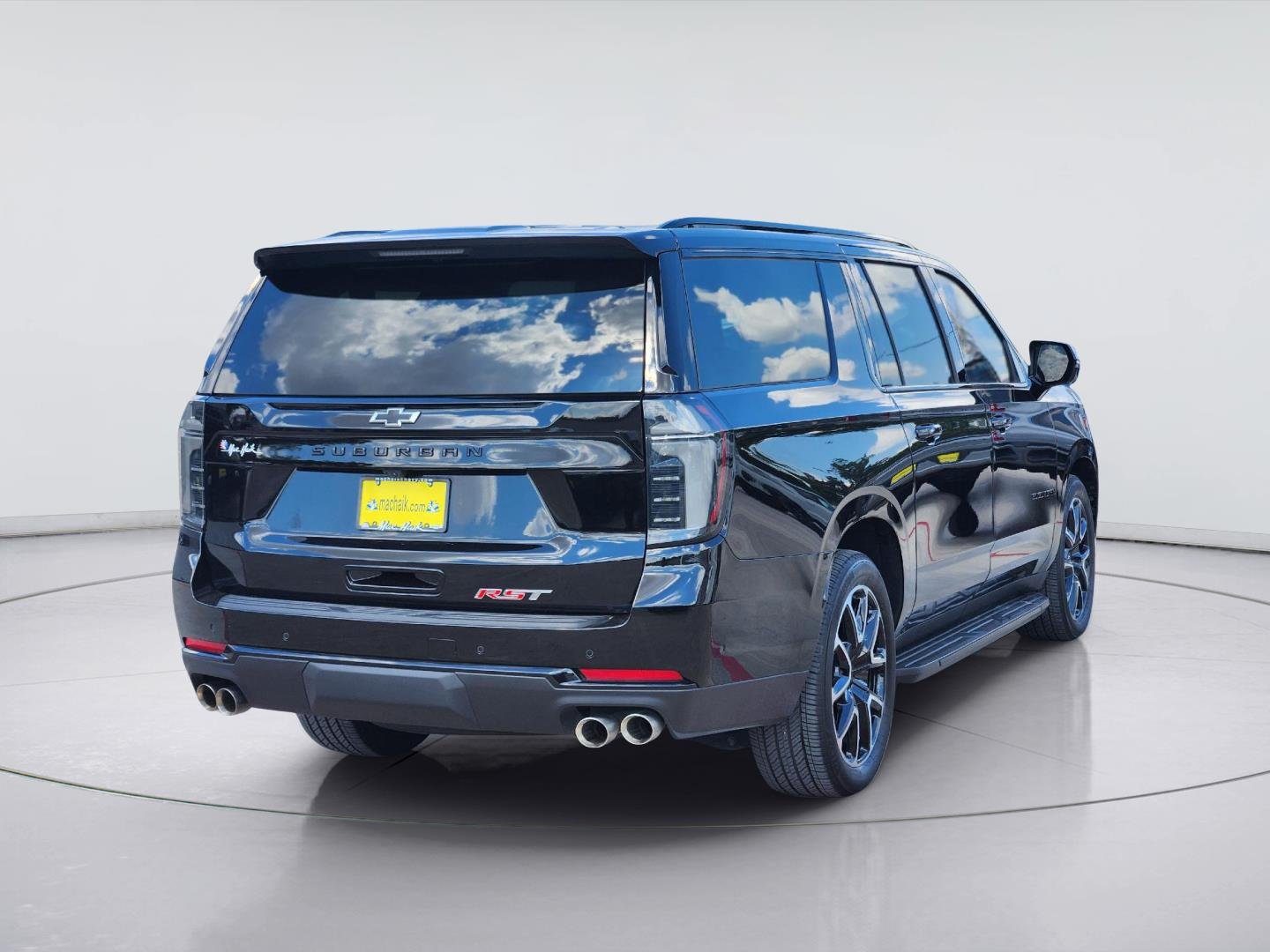 2025 Chevrolet Suburban photo 5 of 35