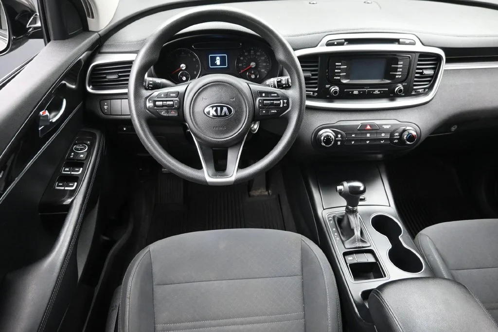 Used 2016 Silver Kia LX image 14