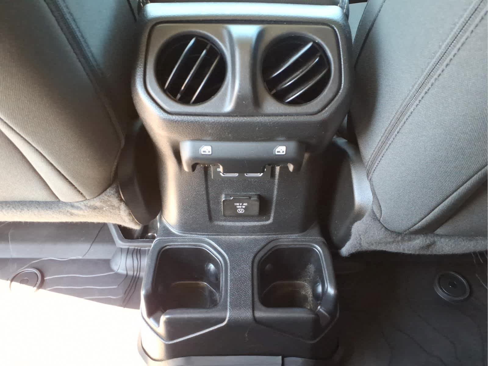 Used 2022 Bright White Clearcoat Jeep Unlimited Sahara image 30