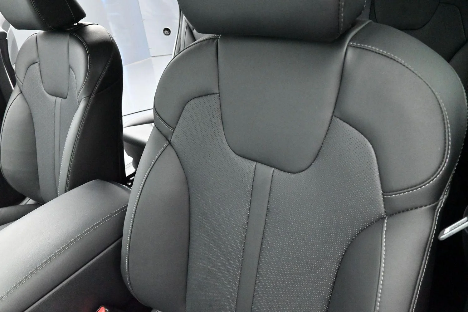 Used 2022 Glacial White Pearl Kia S image 14