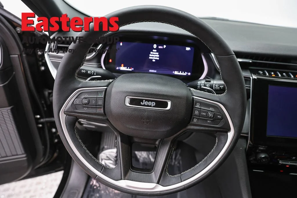 Used 2023 Black Jeep Altitude image 10