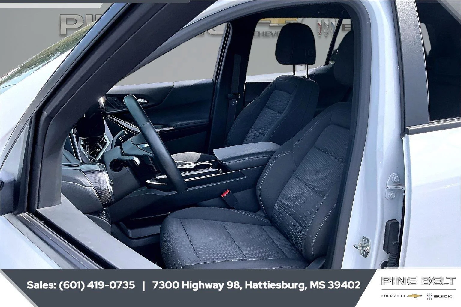 Used 2025 Summit White Chevrolet FWD LT image 18