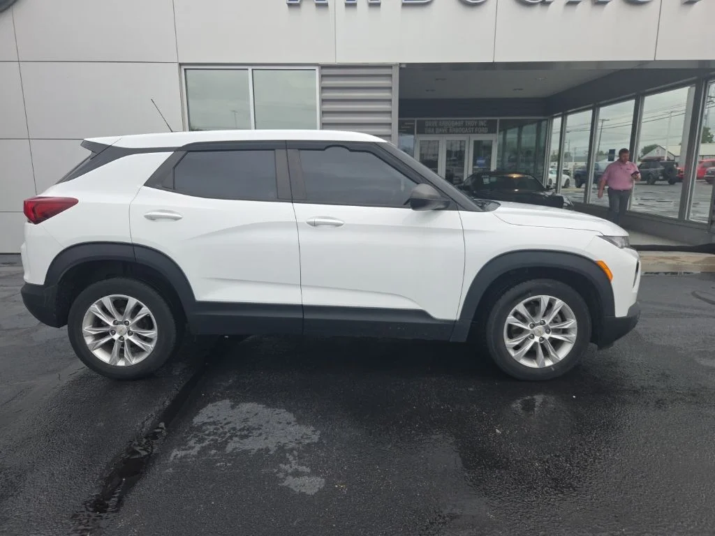 Used 2021 White Chevrolet LS image 4