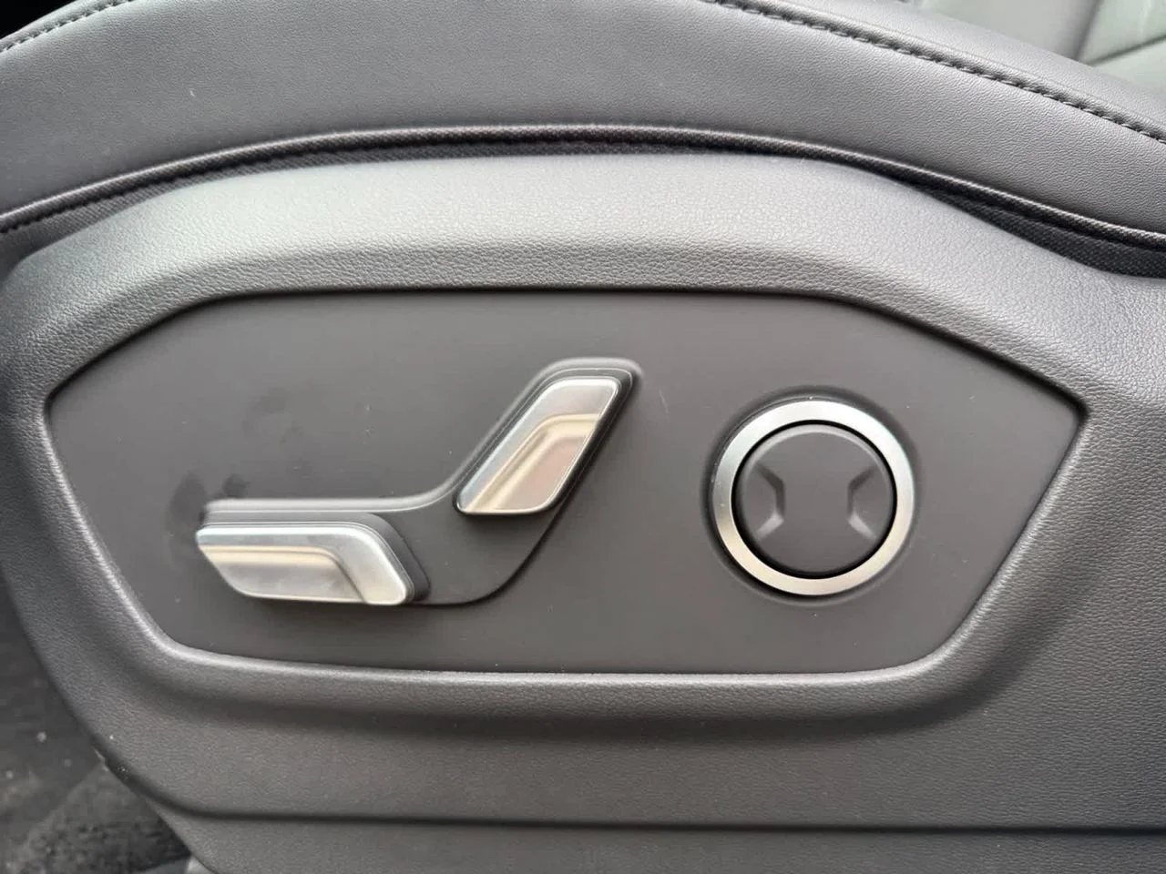 New 2027 Gray Hyundai SEL AWD image 14