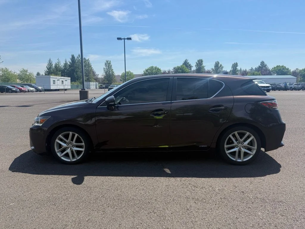 Used 2016 Pearl Lexus 200h image 4