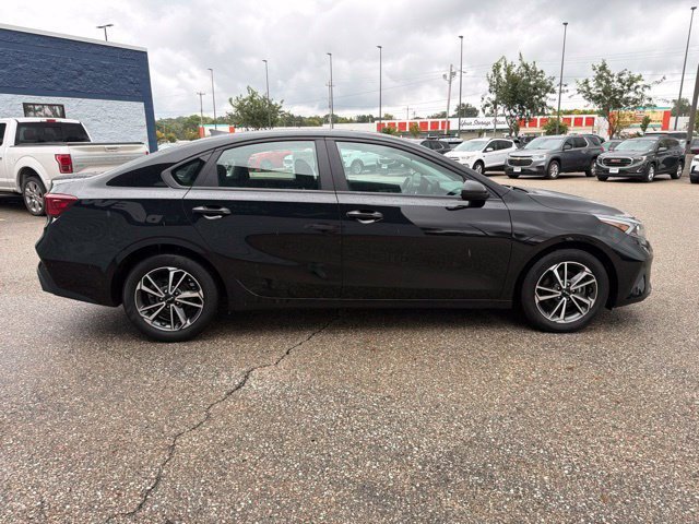 Used 2022 Aurora Black Kia LXS image 6