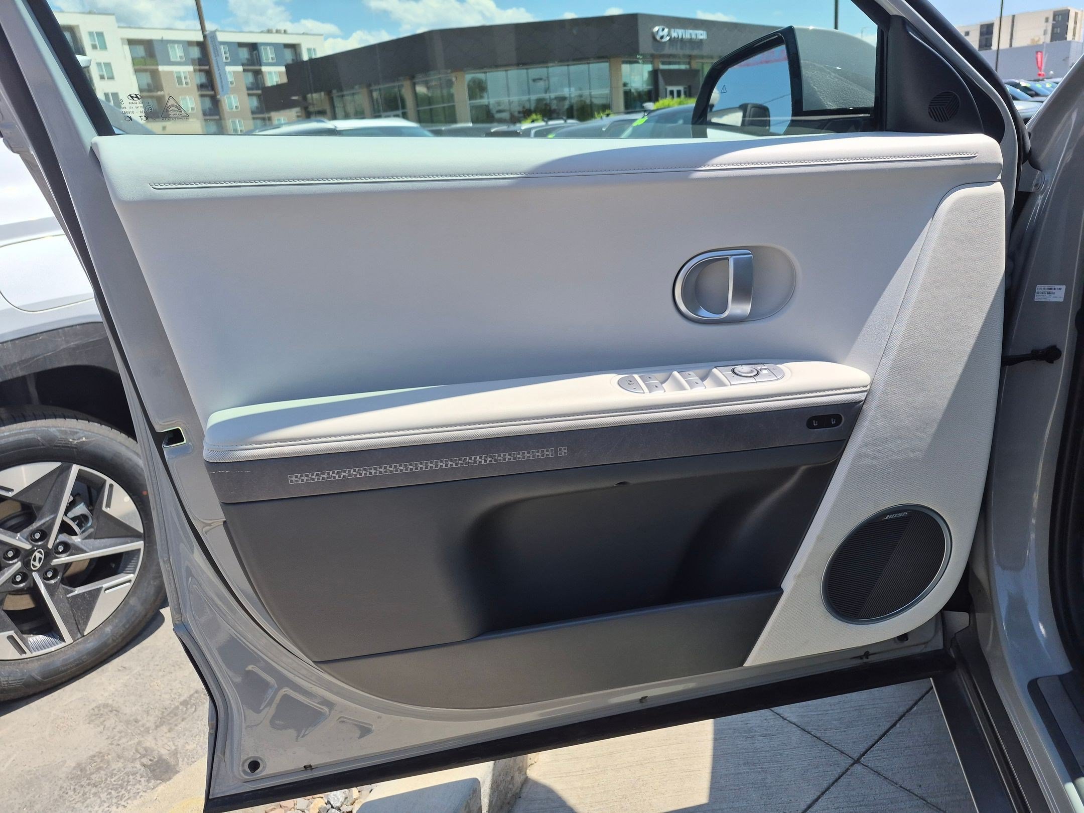 2024 Hyundai IONIQ 5 Limited - Photo 13