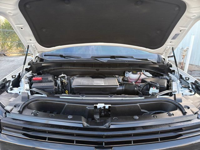 Certified Used 2025 Iridescent Pearl Tricoat Chevrolet RST image 20