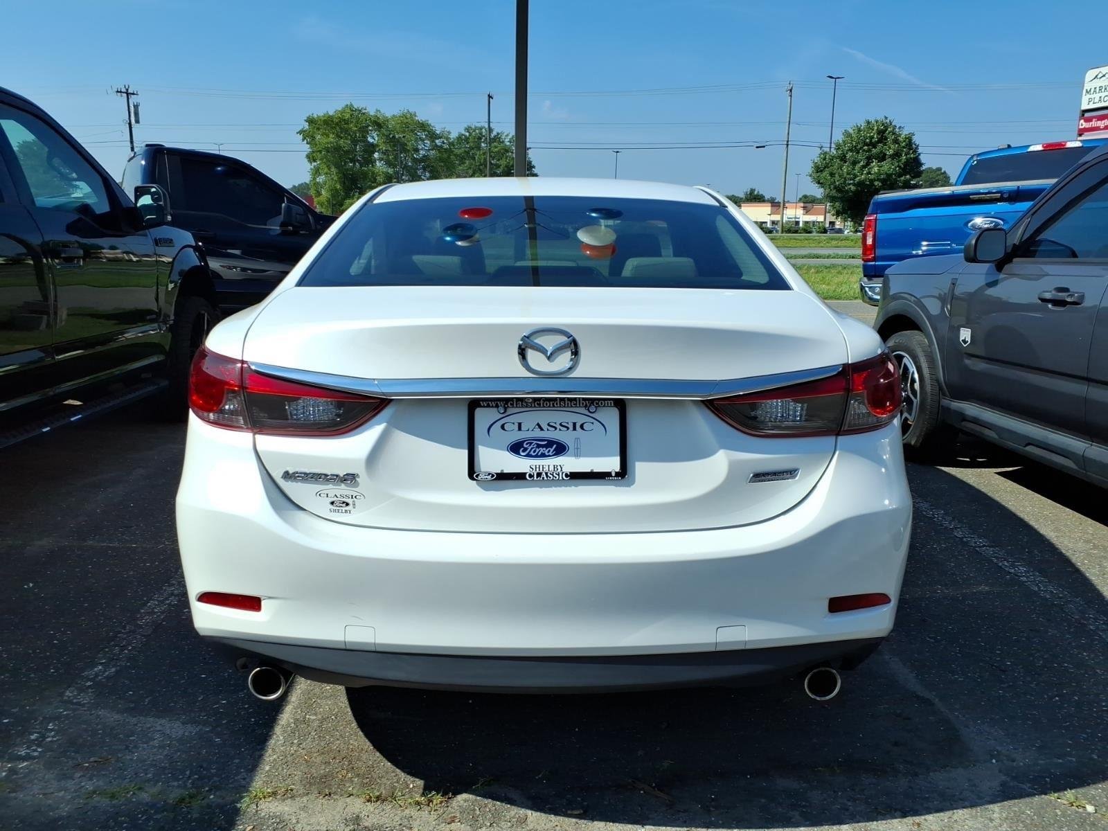 Used 2016 Snowflake White Pearl Mica Mazda i Touring image 5