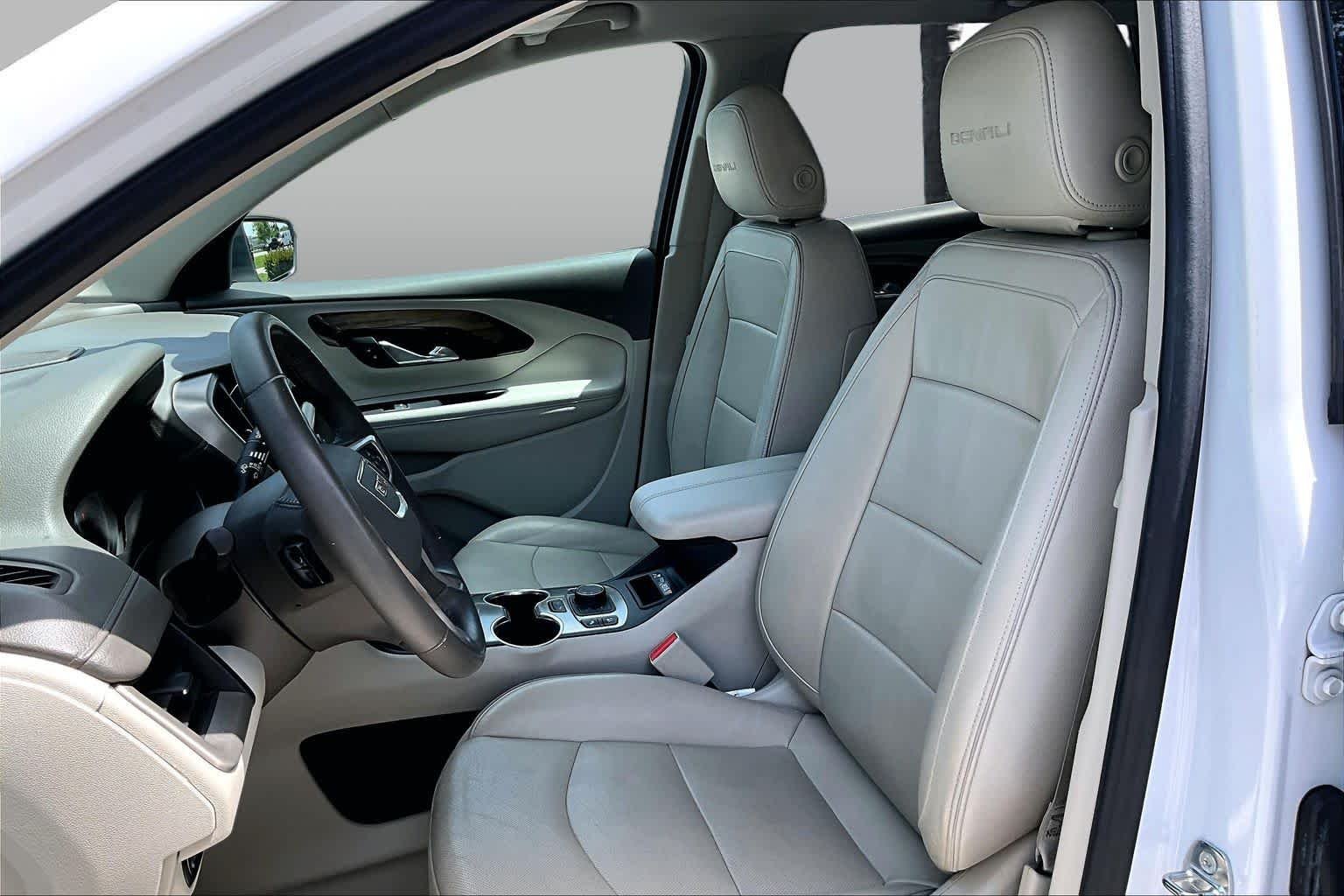 Used 2020 White Frost Tricoat GMC Denali image 8