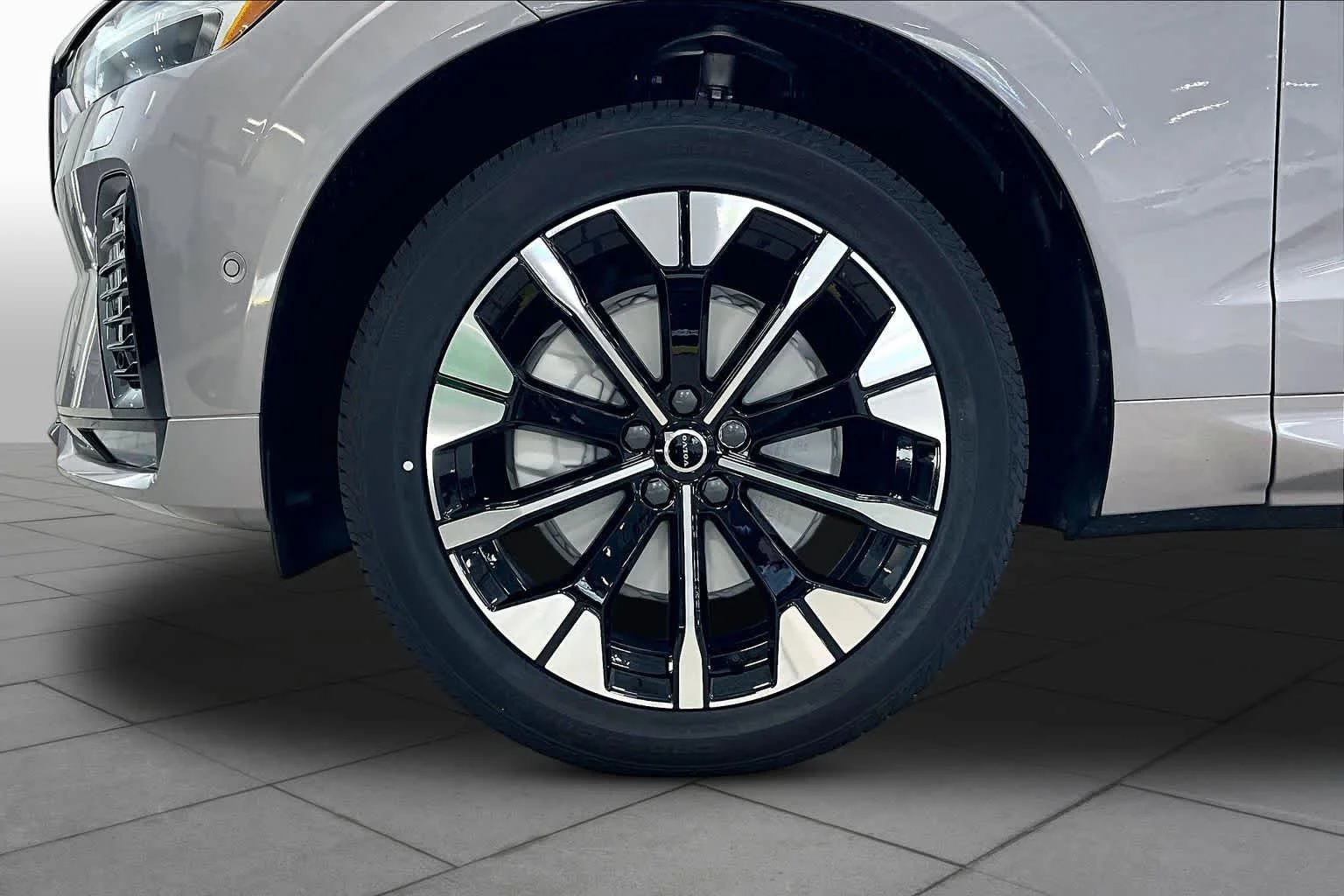New 2026 Aurora Silver Volvo Plus image 16