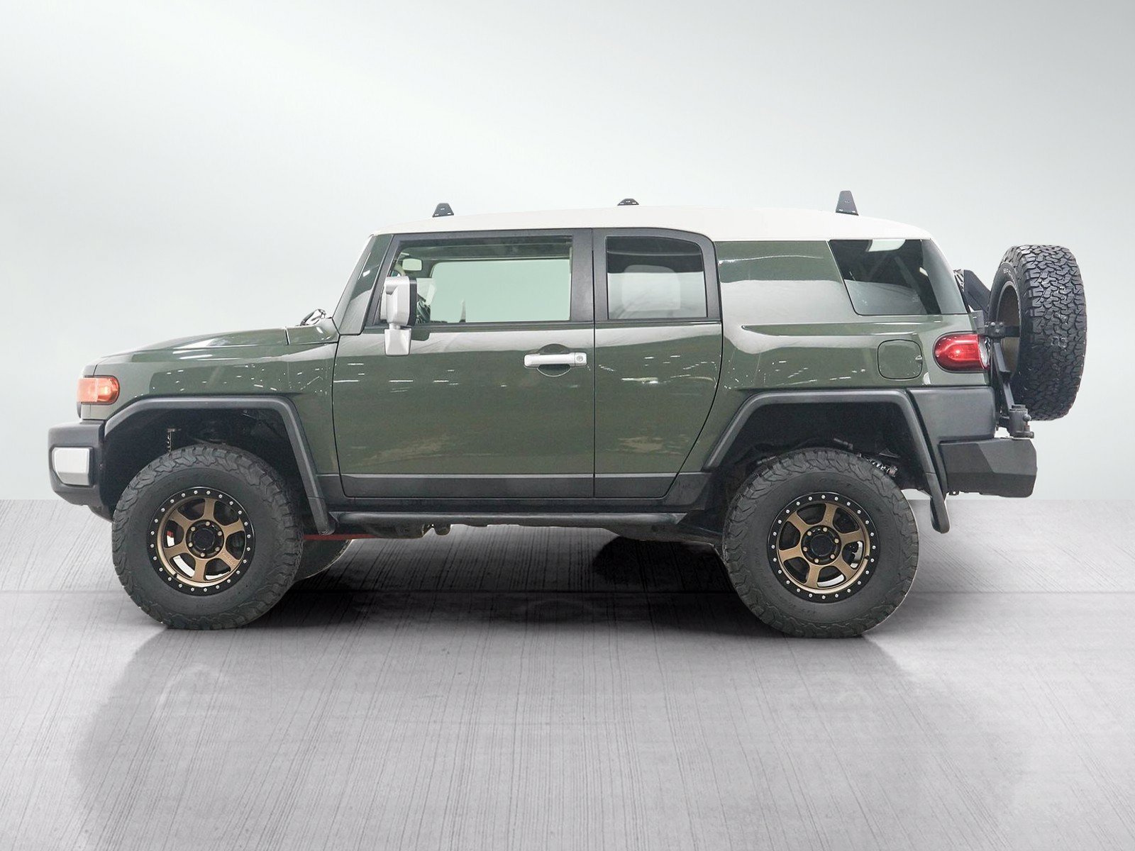 Used 2013 Toyota FJ Cruiser Base with VIN JTEBU4BF9DK159062 for sale in South Saint Paul, Minnesota