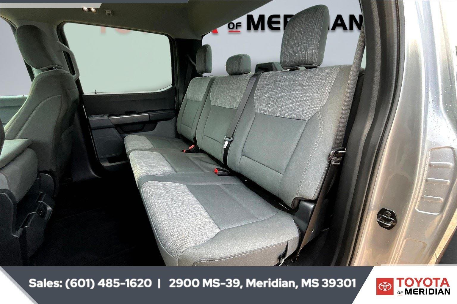 Used 2023 Iconic Silver Ford XLT image 19