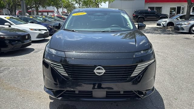 Used 2025 Super Black Nissan Platinum image 2