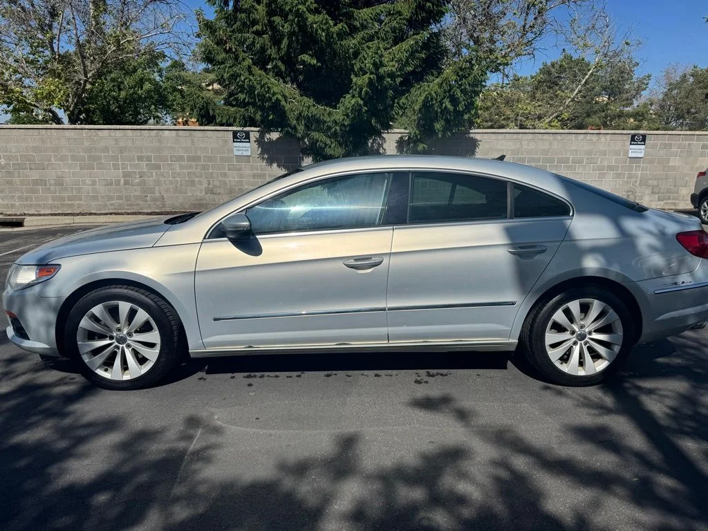 Used 2010 Gold Volkswagen Sport image 7