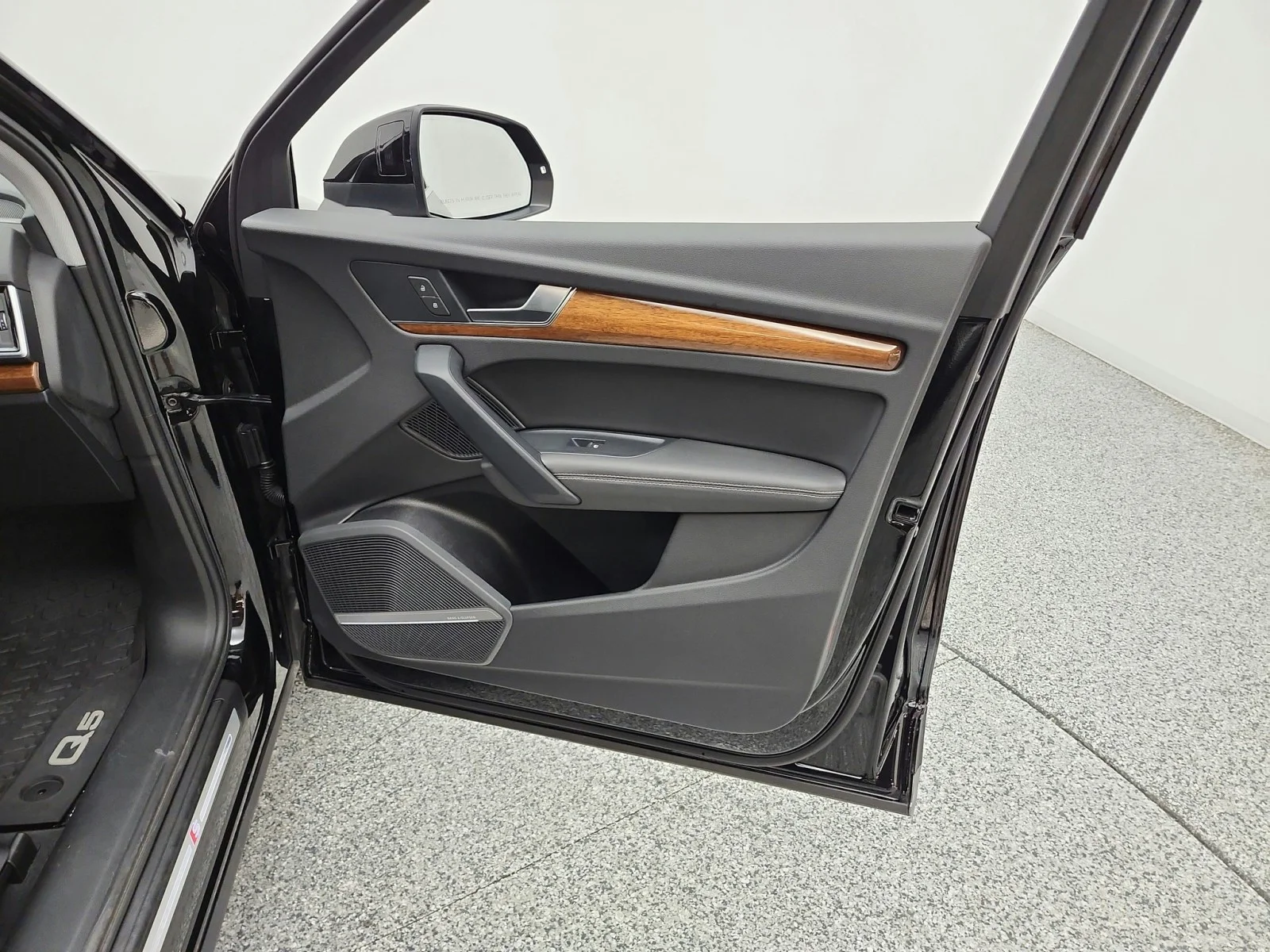 Used 2023 Mythos Black Metallic Audi S line Premium Plus image 21