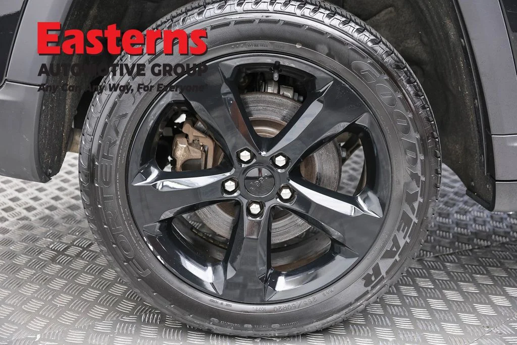 Used 2023 Black Jeep Altitude image 33