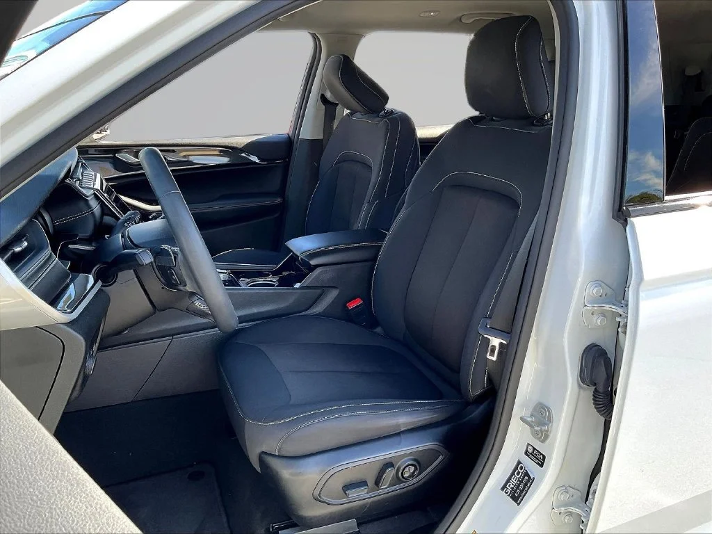 Used 2023 Bright White Clearcoat Jeep Laredo image 22
