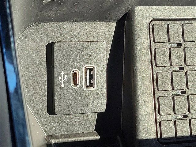 New 2025 Agate Black Metallic Ford XLT image 9
