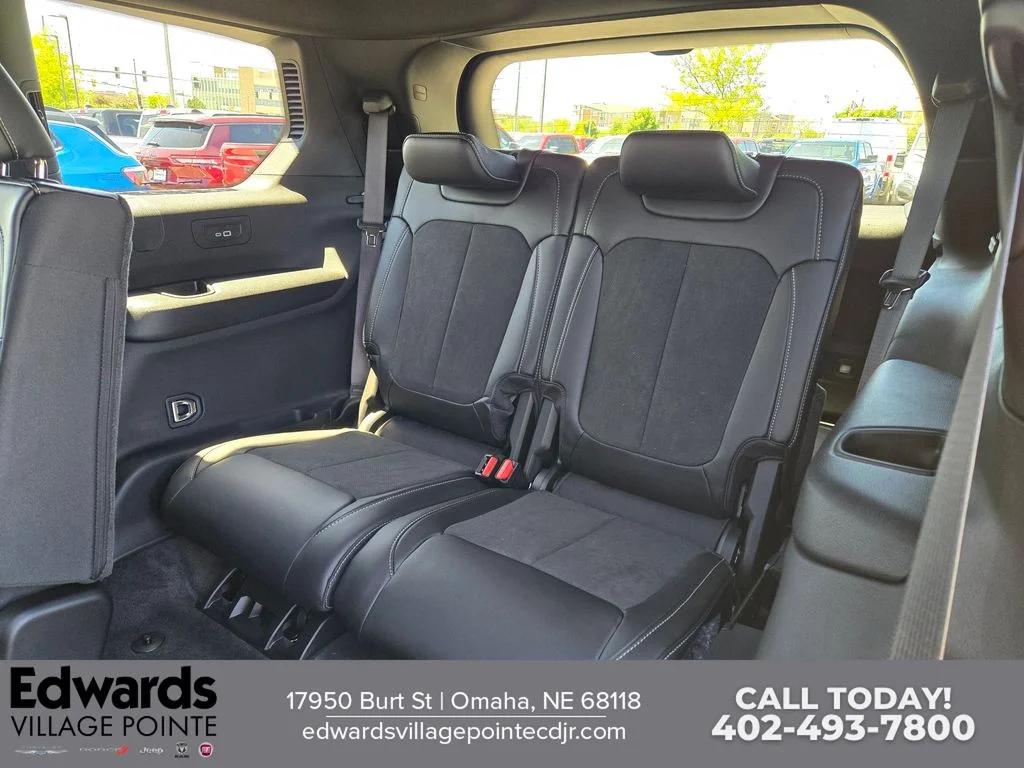 New 2026 Velvet Red Pearl-Coat Exterior Paint Jeep Altitude image 29