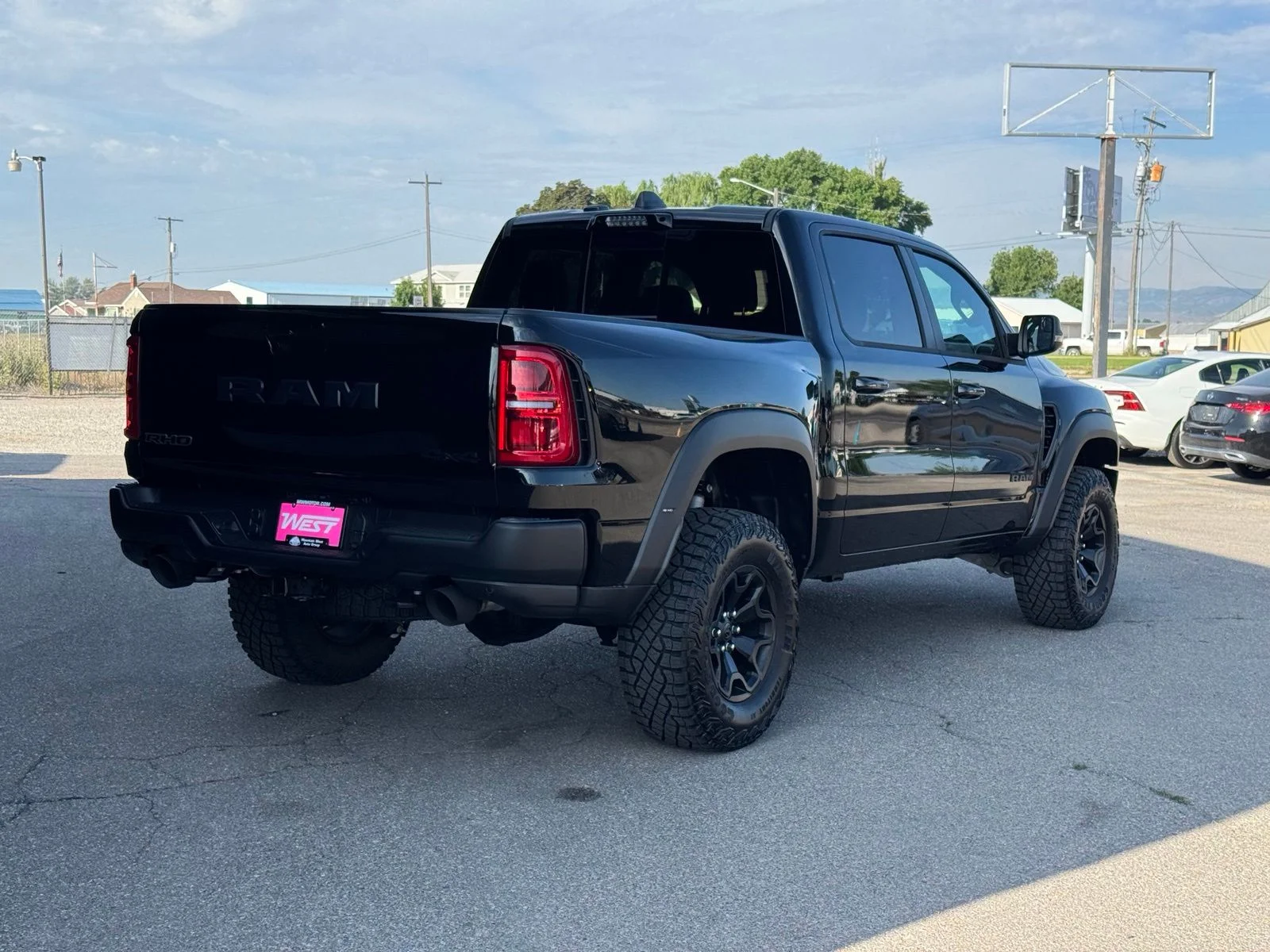 New 2026 Diamond Black Crystal Pearl-Coat Exterior Paint RAM RHO image 7