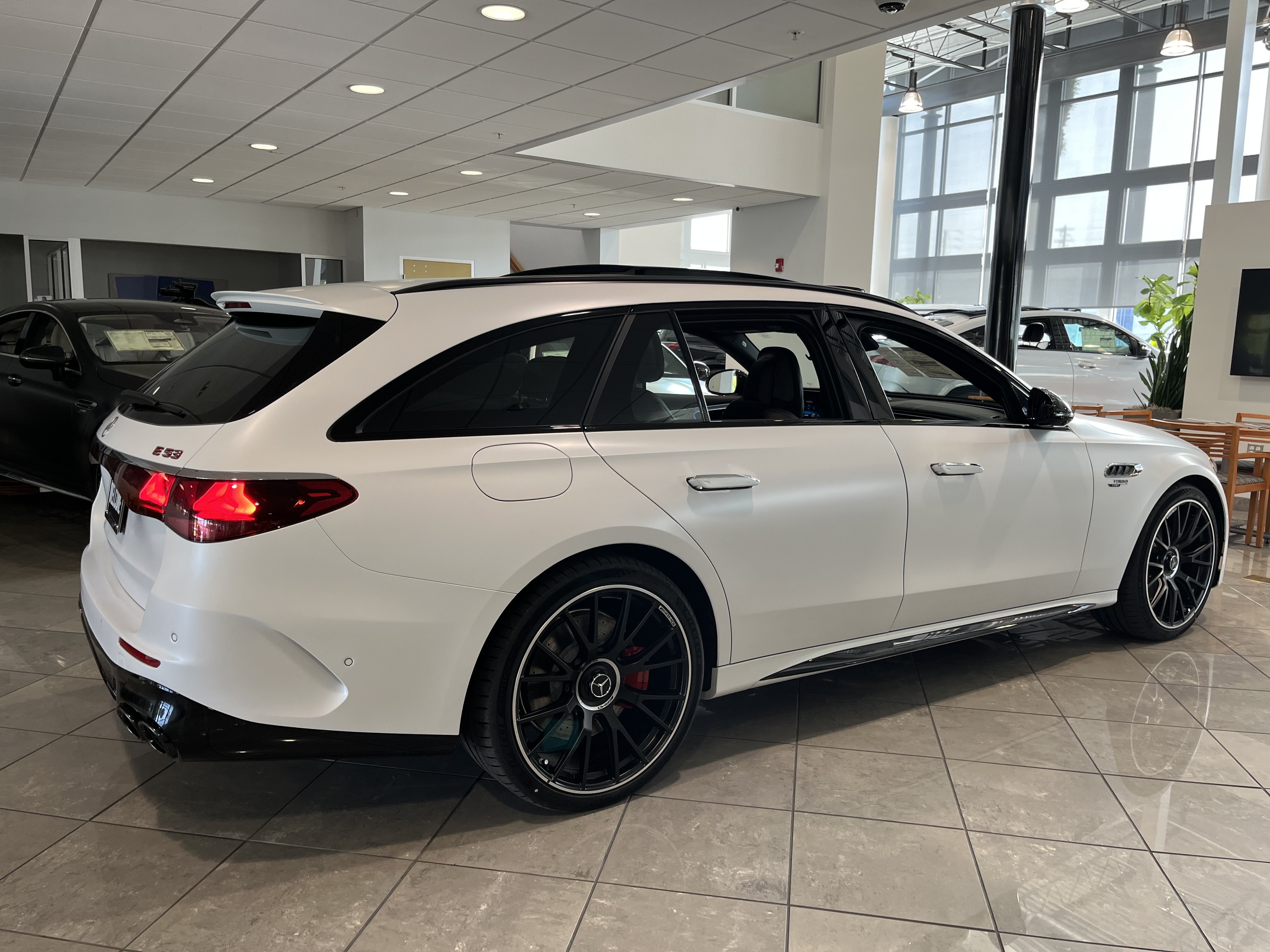 New 2026 MANUFAKTUR Moonlight White Magno Mercedes-Benz AMG® E 53 E image 6
