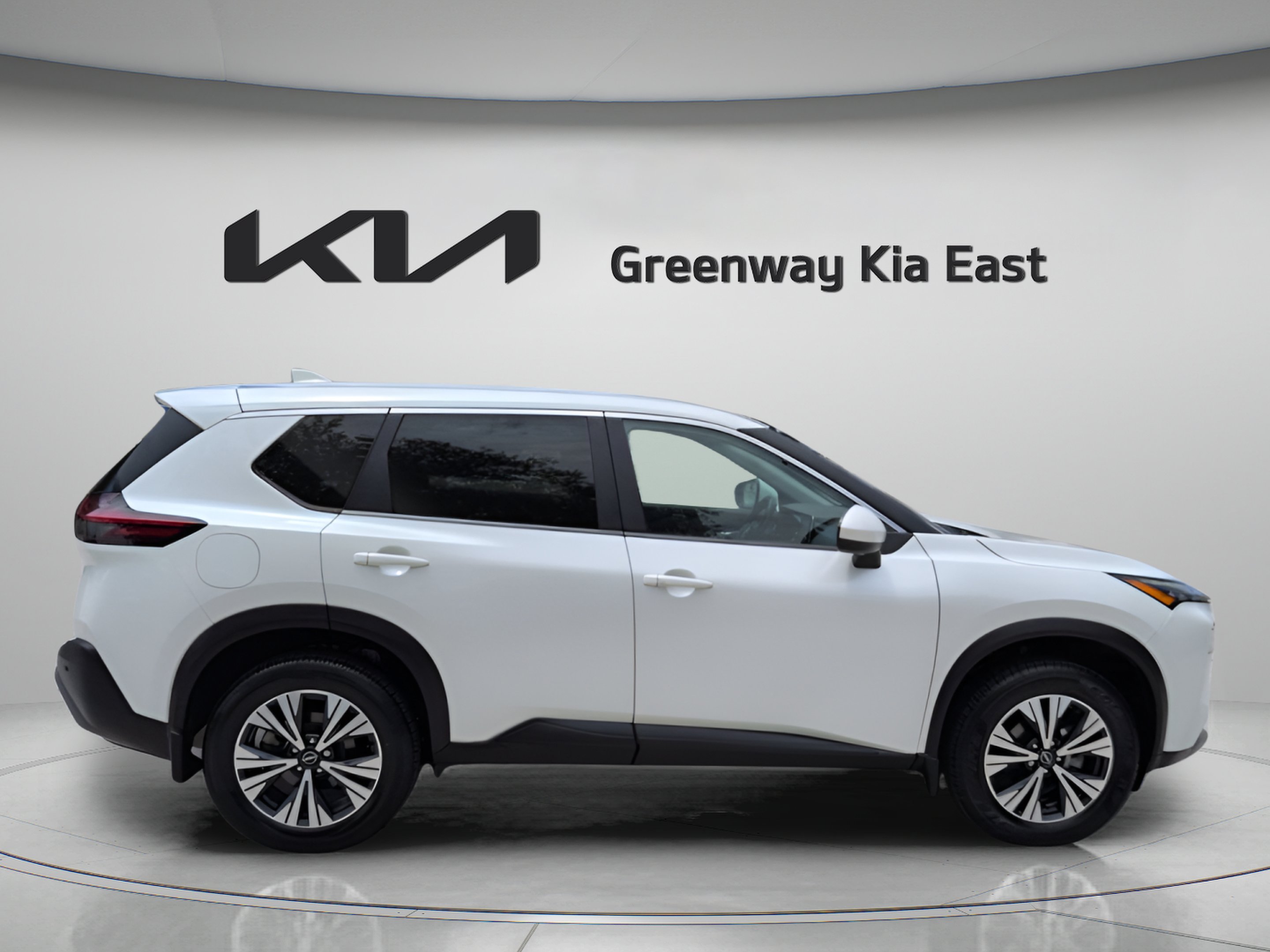 Used 2023 Pearl White Tricoat Nissan SV image 5