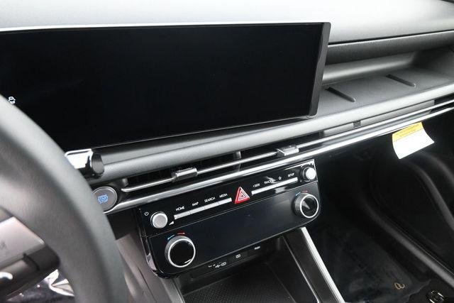 New 2026 White Hyundai SEL Plus FWD image 19