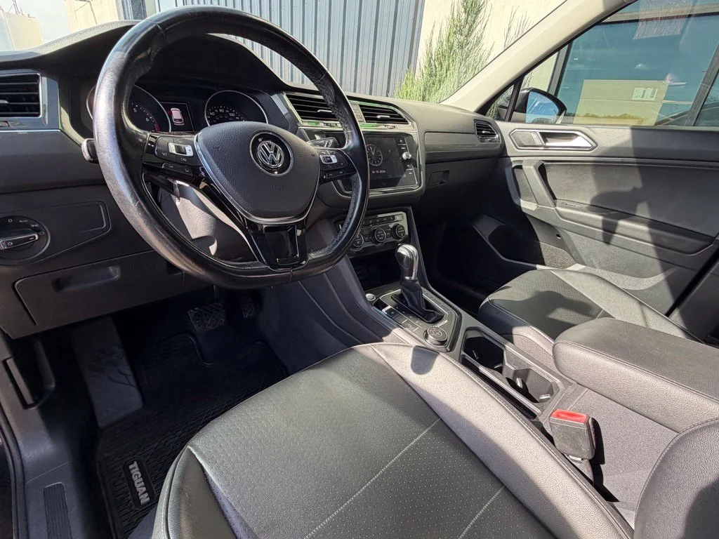 Used 2018 Black Volkswagen 2.0T SEL image 8