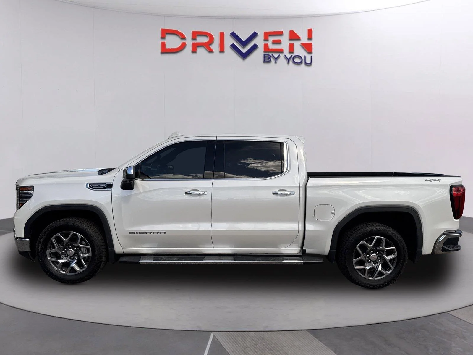 Used 2024 White Frost Tricoat GMC SLT image 7