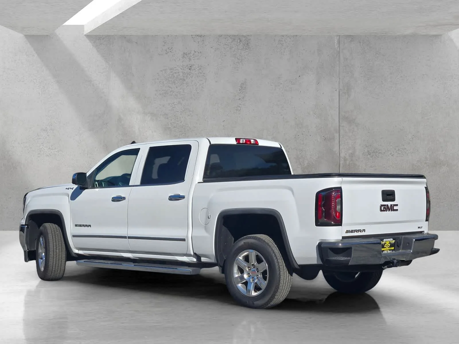 Used 2018 SUMMIT WHITE GMC SLT image 6