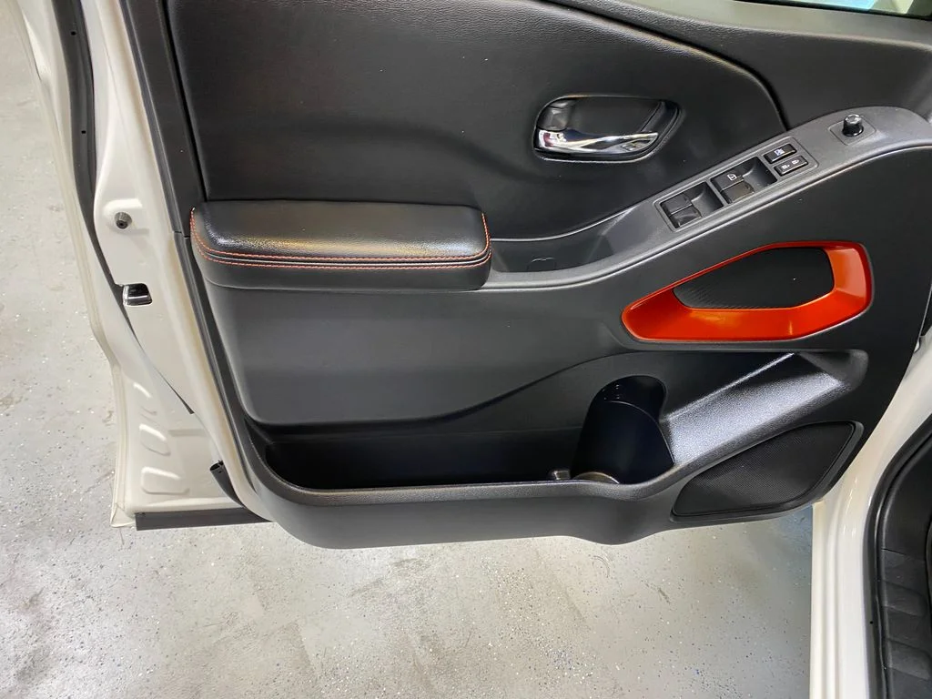 Used 2025 White Nissan PRO-4X image 22